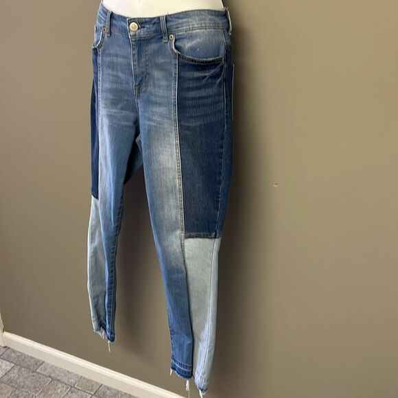 LOGO by Lori Goldstein Patchwork Blue Straight Leg 5 Distressed Jeans- Size 6 - Picture 2 of 15